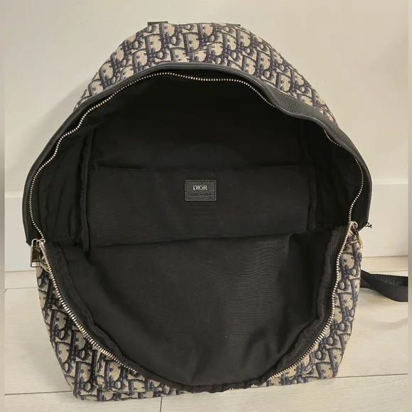 CD Backpack - Picture 2 of 10